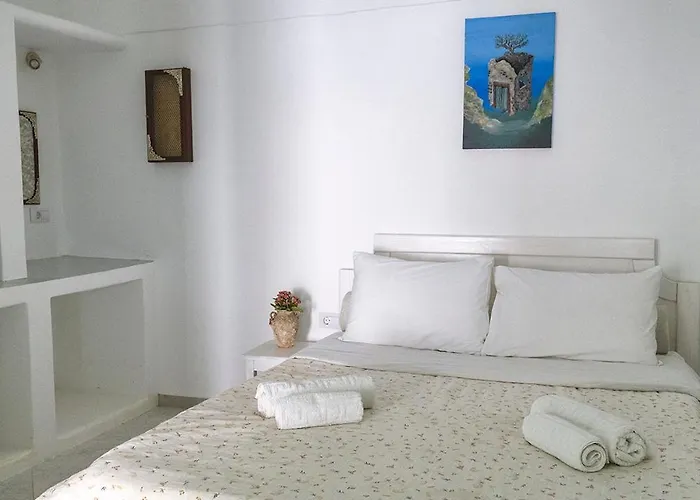 Mythos Traditional Stonehouse Kamári