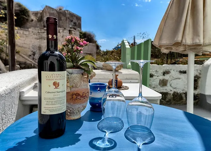 Mythos Traditional Stonehouse * Kamari (Santorini)