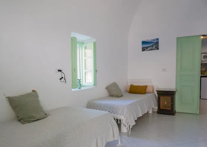 Mythos Traditional Stonehouse Apartment Kamari (Santorini)